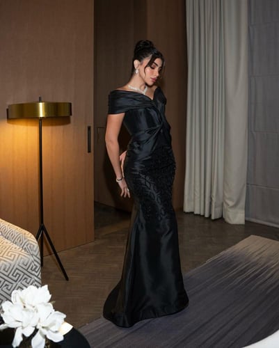 فستان سهرة فخم خامه كريب سترتش واورجنزا +تطريز كري...