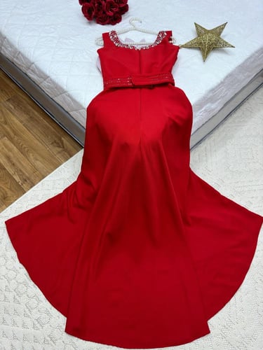 فستان سهرة فخم خامة باربي تطريز يدوي انيق