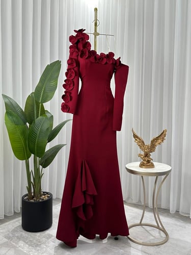 فستات سهرة خامة كريب باربي تطريز ورود قص ليزر