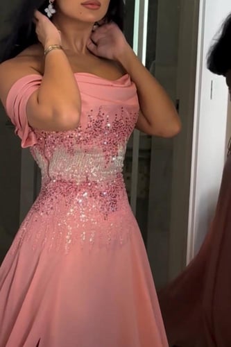 فستان سهرة جميل أكمام تفتة تطريز. فخن