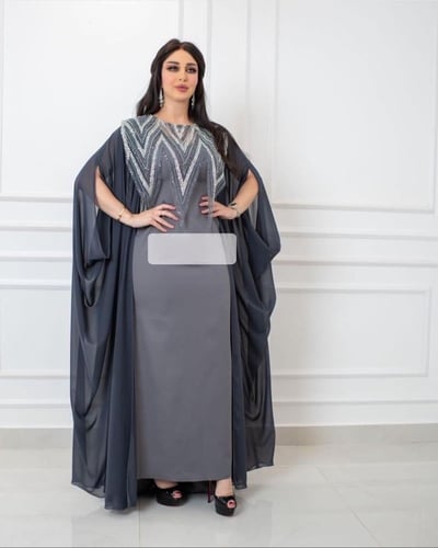 فستان فخم طويل وساتر