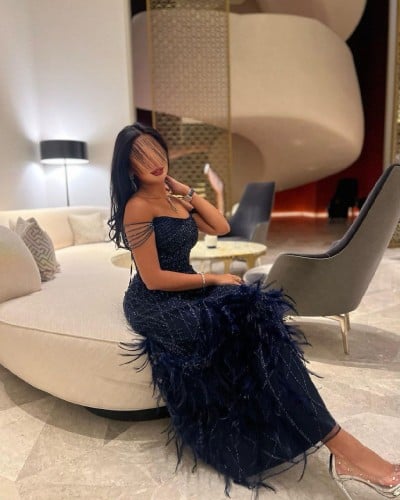 فستان سهرة انيق وفخم كلفة ورود مع ريش