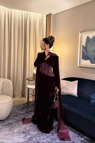 فستان مخمل قطيفه ناعم مع تفتة وترتر بشغل انيق