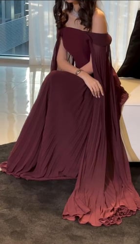 فستان صدريه باربي واكمام وكلوش شيفون ايطالي مع بيل...