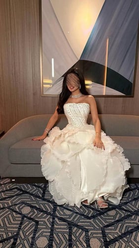 فستان سهرة كلفة ورود مع تفتة كوري