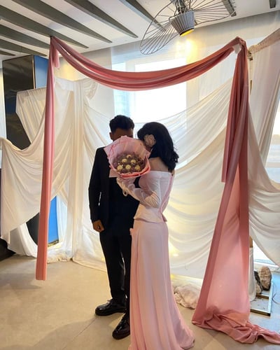 فستان انيق خامة شيفون ايطالي والصدر تفته حرير