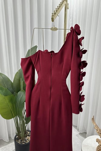 فستات سهرة خامة كريب باربي تطريز ورود قص ليزر