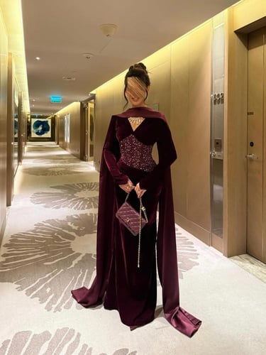 فستان مخمل قطيفه ناعم مع تفتة وترتر بشغل انيق