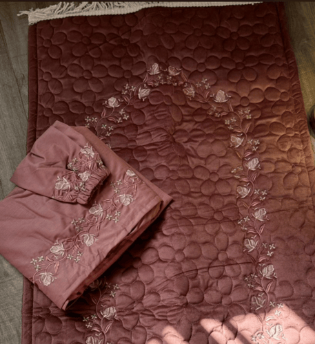 طقم شرشف مع سجاده مع كيس بعباره