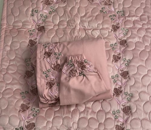 طقم شرشف مع سجاده مع كيس بعباره