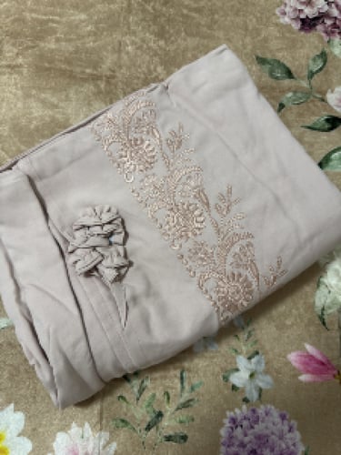 شرشف مطاط مطرز خفيف