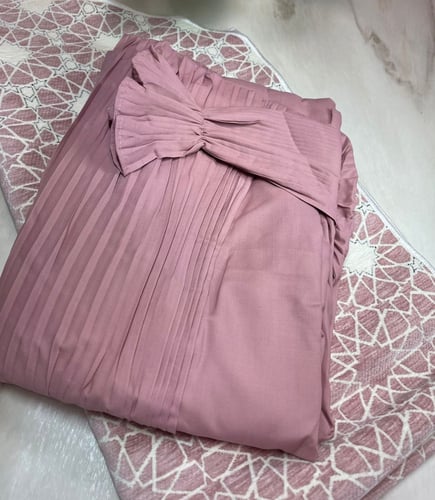 شرشف صلاة بليسية مكسر بكسرات رائعه وقماش ناعم وفاخ...