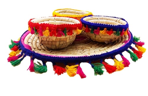 صينية خوص مع ثلاث بوادي خوص