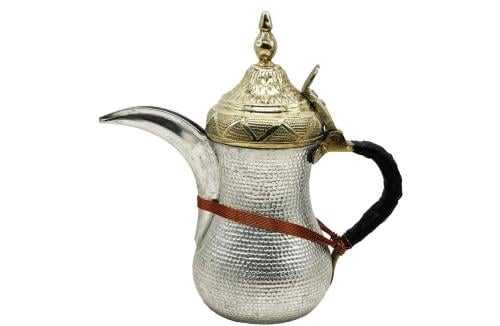 دلة قهوه نحاس حب الرمان لونين فضي ذهبي مع حزام نحا...