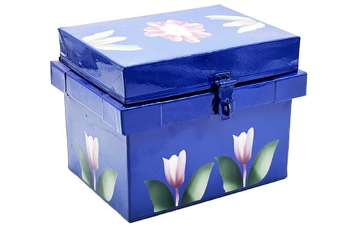 صندوق حديد تراثي صغير