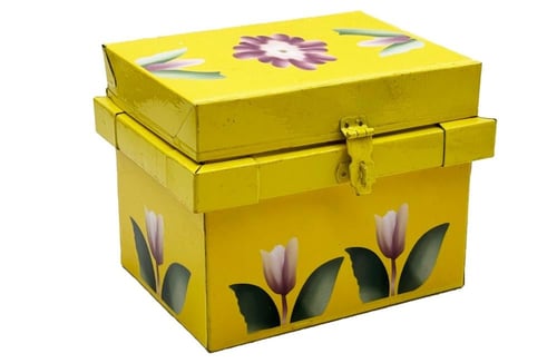 صندوق حديد تراثي صغير