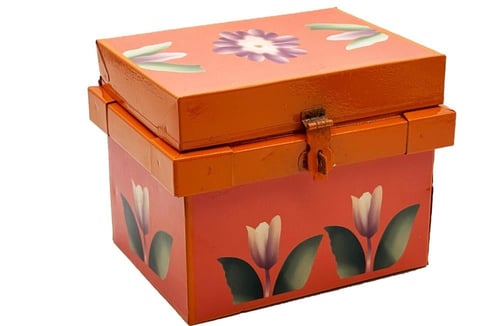 صندوق حديد تراثي صغير