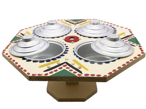 صينية تقديم مع أربع بوادي