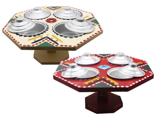 صينية تقديم مع أربع بوادي