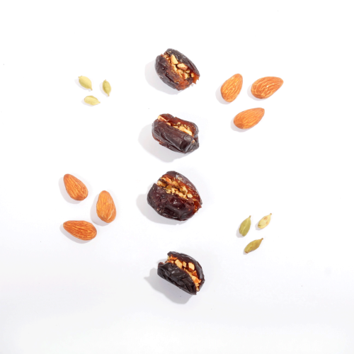 عجوة محشية باللوز والهيل- تمر محشي