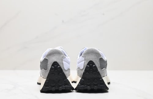 New Balance 327