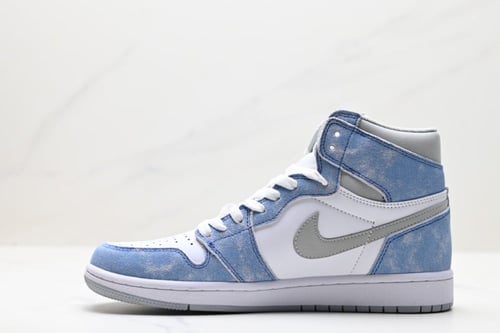 Air Jordan 1 Retro High OG Hyper Royal