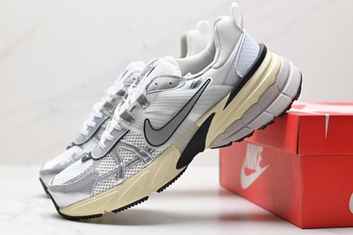 Nike V2K Run "Metallic Silver