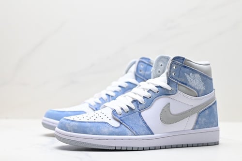 Air Jordan 1 Retro High OG Hyper Royal