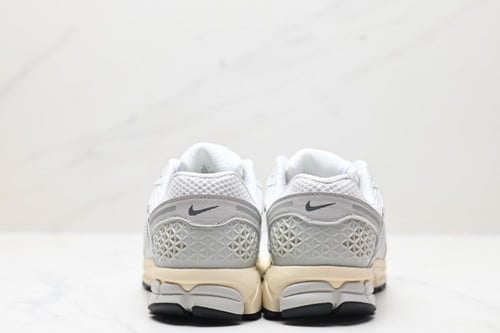 Nike Zoom Vomero 5
