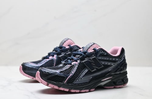 New Balance 2002r Black Pink