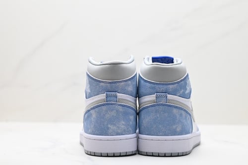 Air Jordan 1 Retro High OG Hyper Royal