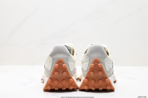 New Balance 327