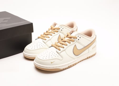 Nike x Supreme SB Dunk Low