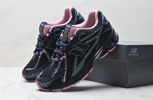 New Balance 2002r Black Pink