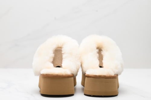 UGG Disquette slides in chestnut