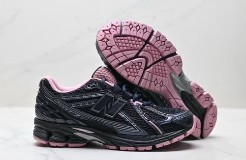 New Balance 2002r Black Pink