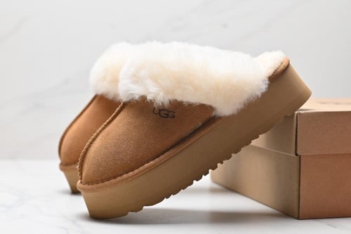 UGG Disquette slides in chestnut