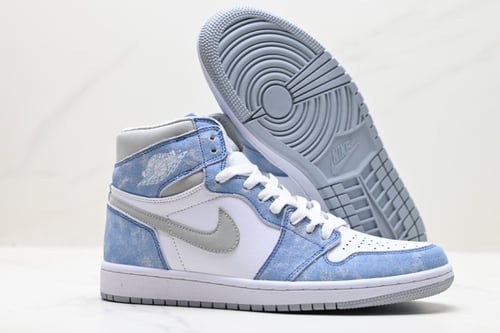 Air Jordan 1 Retro High OG Hyper Royal