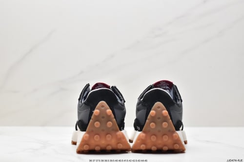 New Balance 327 Black white 1