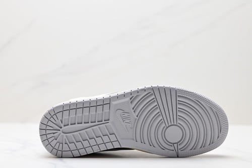 Air Jordan 1 Retro Low Travis Scott