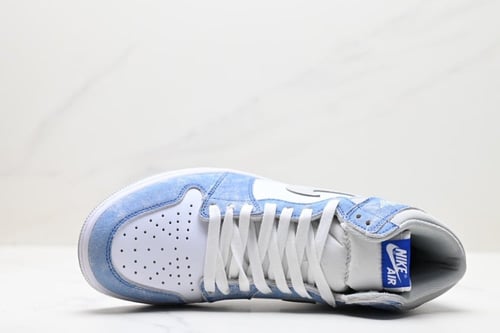 Air Jordan 1 Retro High OG Hyper Royal