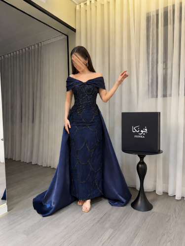 فستان مها سهرة كحلي بتصميم أوف شولدر،