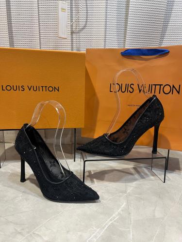 LOUIS VUlTTON