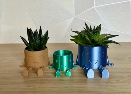 أصيص نباتات بقدمين متحركة