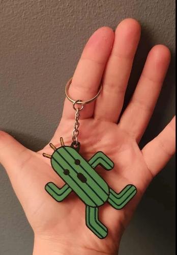 ميدالية بتصميم صبّار كرتوني لطيف