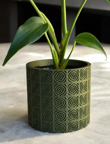 أصيص نبات بتصميم هندسي فاخر