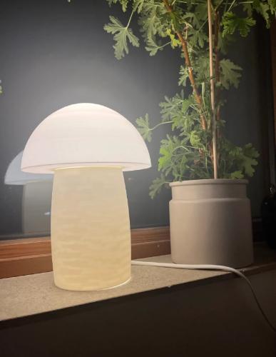 لمبة الفطر الهادئة