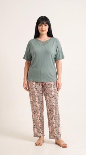 Two-piece sleepwear with half sleeves and decorate...