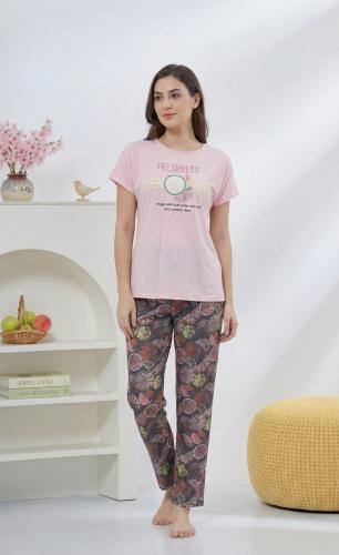 Two-piece sleepwear with short sleeves and fruit-patterned spring pants.