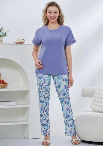 Two-piece sleepwear with half sleeves decorated wi...